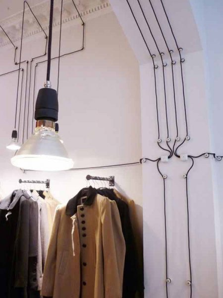 high-ceiling-shopping-magazine-cables-design